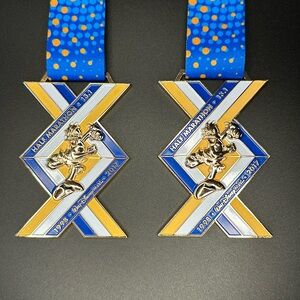 Disney Run 2017 2 medals Half Marathon 13.1 Donald Duck 20th Anniversary